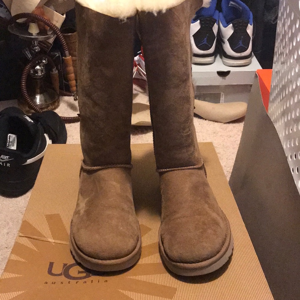 Gently used UGGS